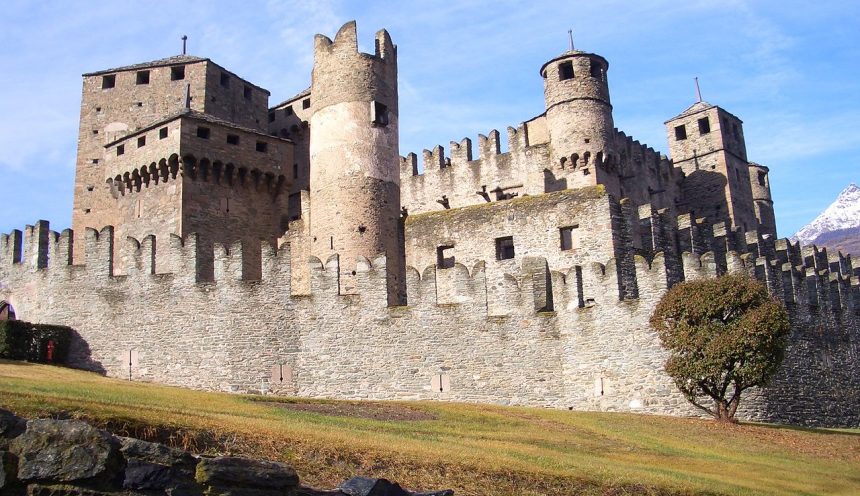 gita scolastica e uscita didattica per visitare il castello di fenis