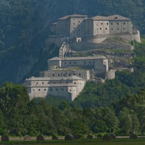 Aosta. il Forte di Bard e il castello di Fenis