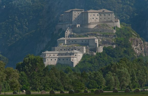 Aosta. il Forte di Bard e il castello di Fenis