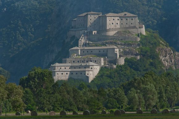 Aosta. il Forte di Bard e il castello di Fenis