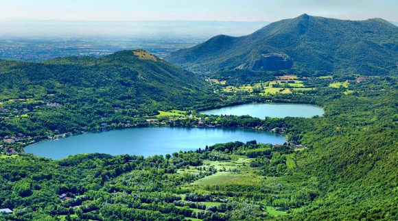 Avigliana, il borgo medievale e i laghi