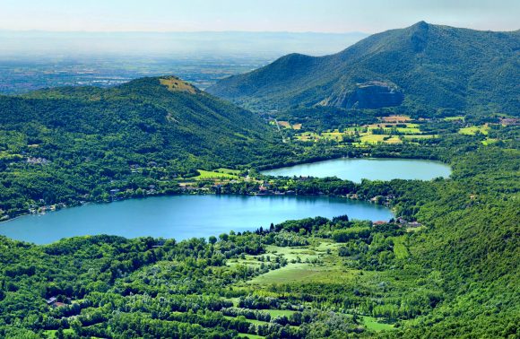 Avigliana, il borgo medievale e i laghi