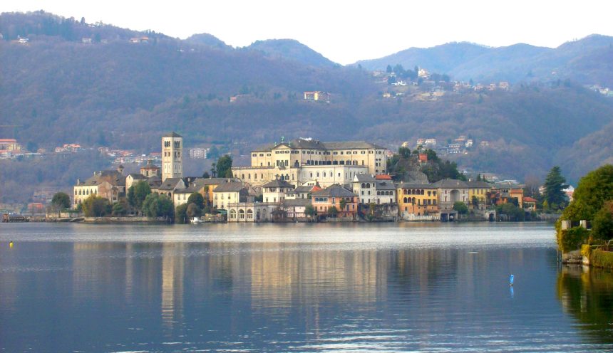 Gita scolastica e navigazione all'isola di San Giulio