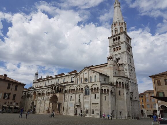 TRA PARMA E MODENA