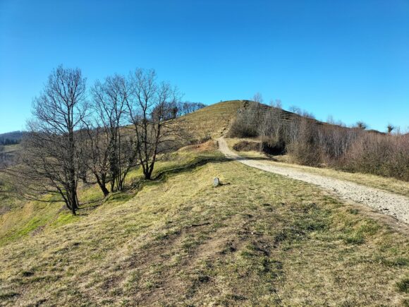 LE PIRAMIDI DI MONTEVECCHIA LE PIRAMIDI DI MONTEVECCHIA